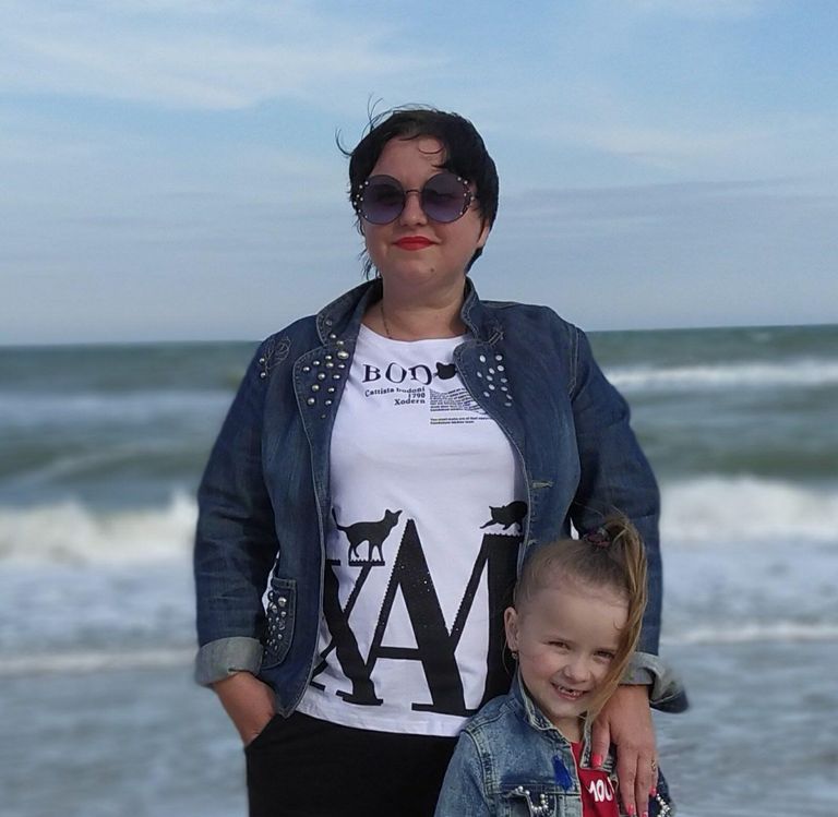 Екатерина со своей дочерью Пелагеей на отдыхе у Азовского моря.