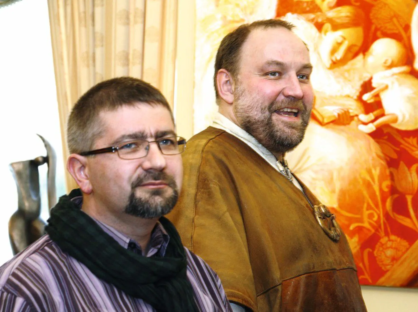 Минский художник Александр Демидов (слева) и эстонский скульптор Тауно Кангро без труда нашли общий язык.
