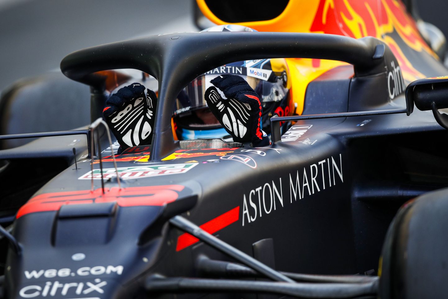 Jüri Vips sõitmas Red Bull Racing RB16 F1-autoga Abu Dhabis, Yas Marina ringrajal.