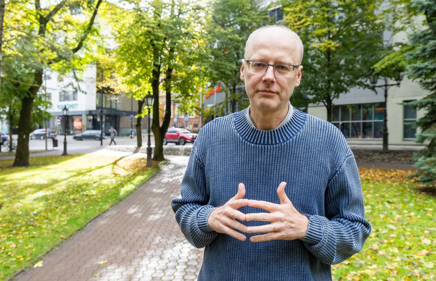 Tartus sündinud, kasvanud ja elav, Tartut armastav Tartu endine linnakirjanik Juhan Voolaid.