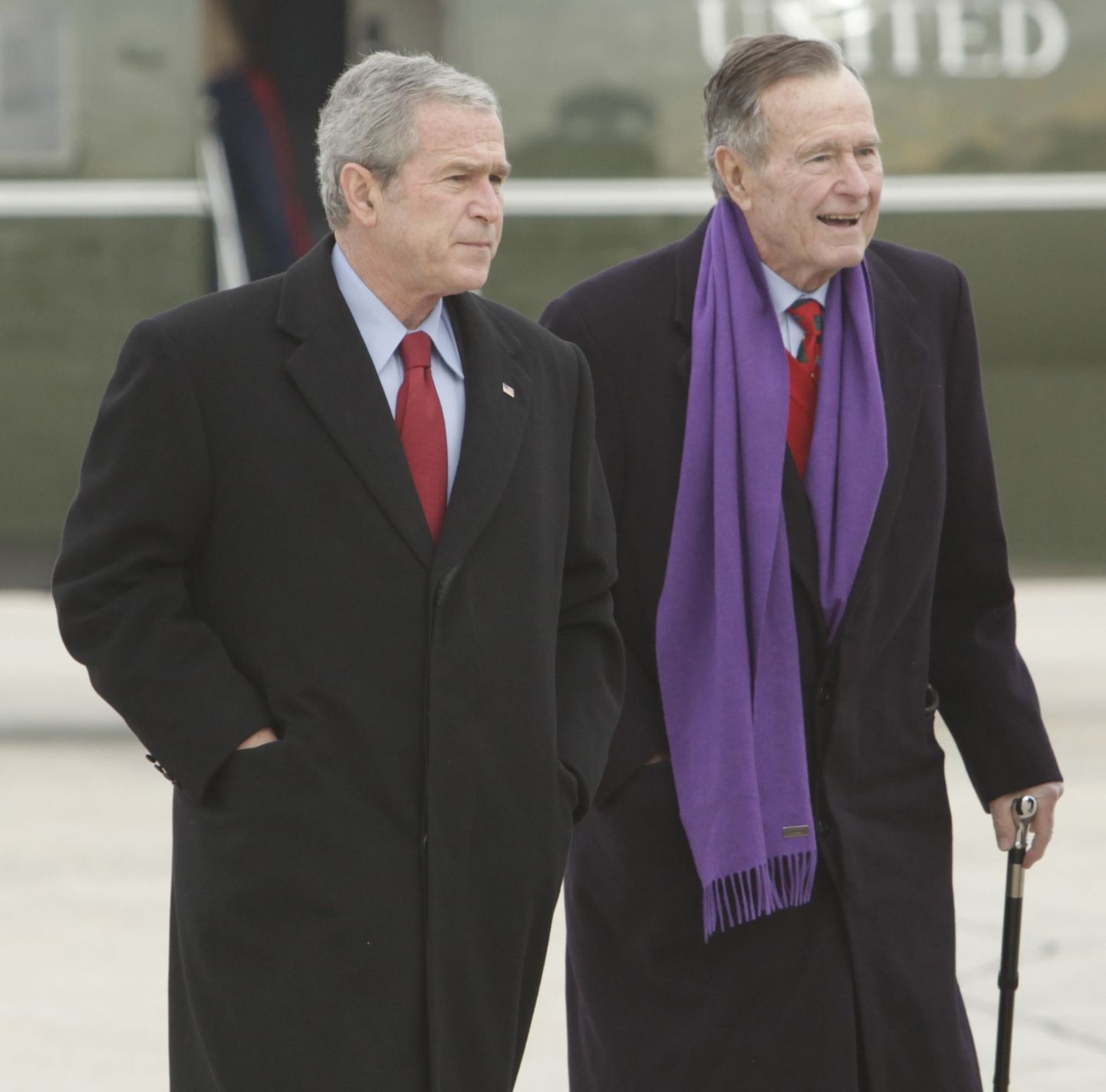 President George W. Bush koos isa, endise presidendi George H.W. Bushiga