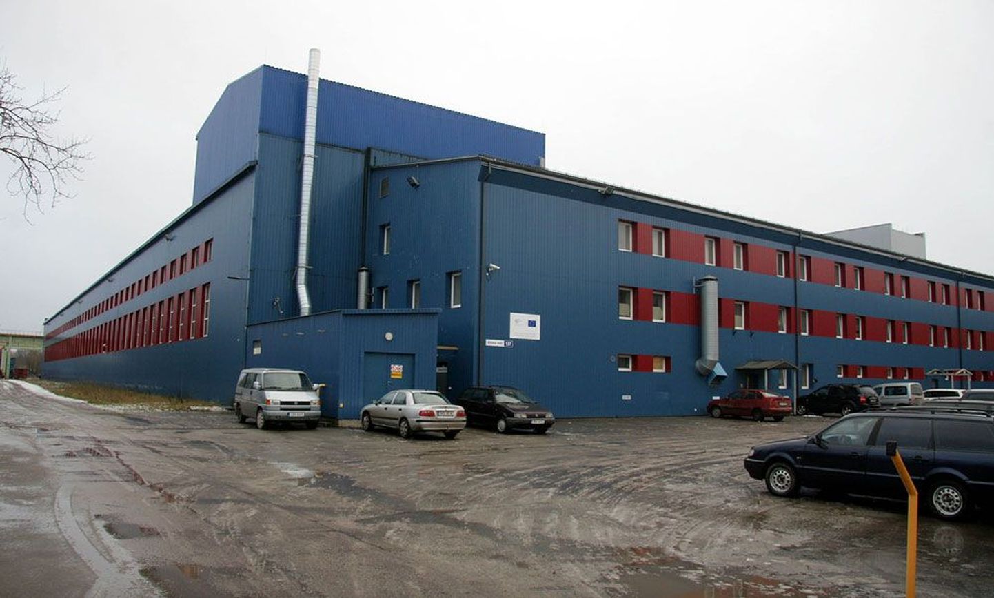 Viru Metallelemendi tehases töötas veel sel suvel 126 inimest, kellest osa lahkus ise, sadakond sai koondamisteate. Tehase hoone võttis üle uus rentnik.
