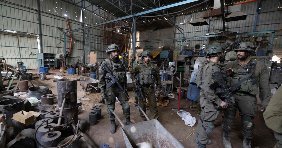 Iisraeli armee näitas Gazas maa-alust relvatehast