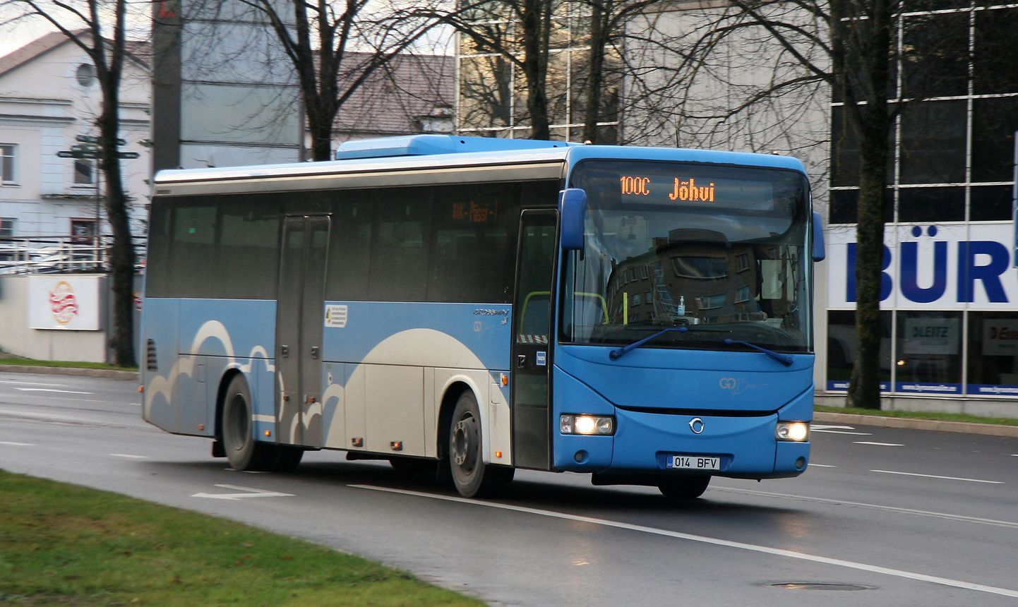 Kui praegu pääseb Kiviõlist Jõhvi vaid mõne üksiku bussiga, siis detsembrist alates sõidavad sinna peaaegu kõik bussid.