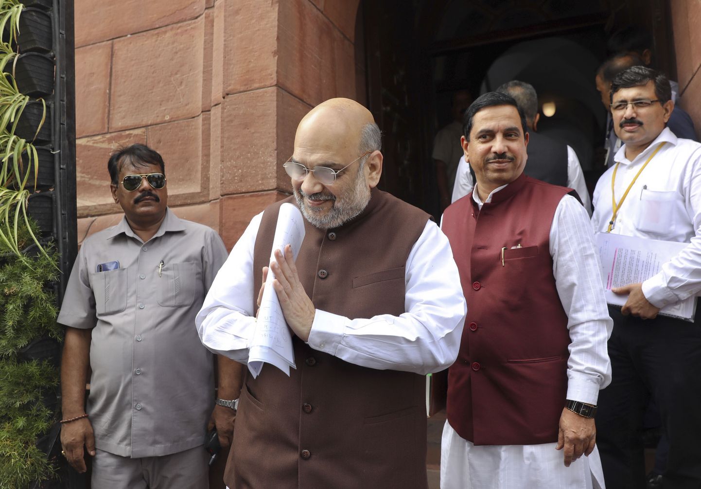 India siseminister Amit Shah esmaspäeval pealinnas New Delhis parlamendihoonesse saabudes.