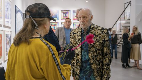 Eesti kunsti grand old lady Ludmilla Siim avas näituse koos ehtekunstnik Kasuriga