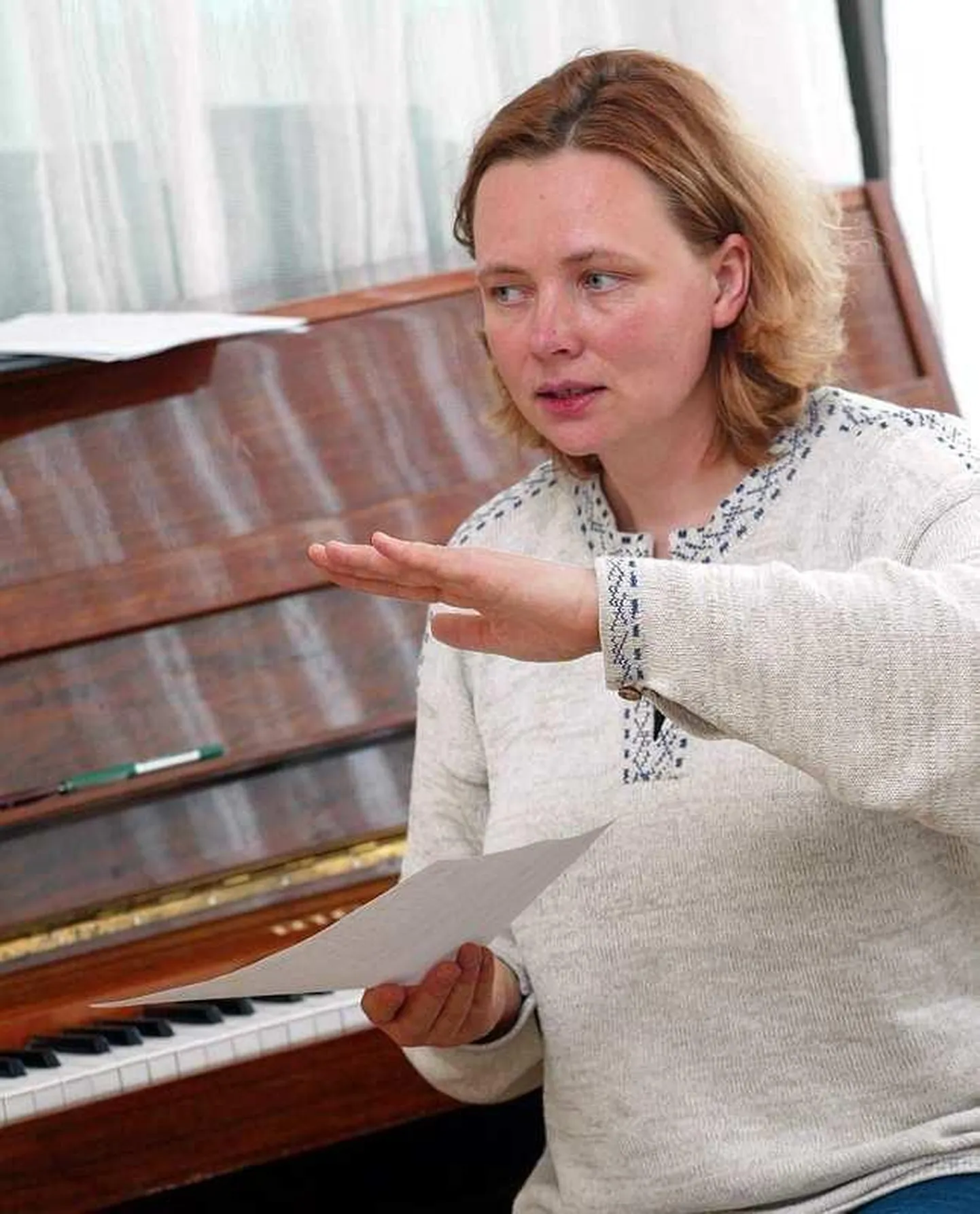 Üles astub ka Celia Roose. Tema on meeskoorihäältele ka seaded teinud.
