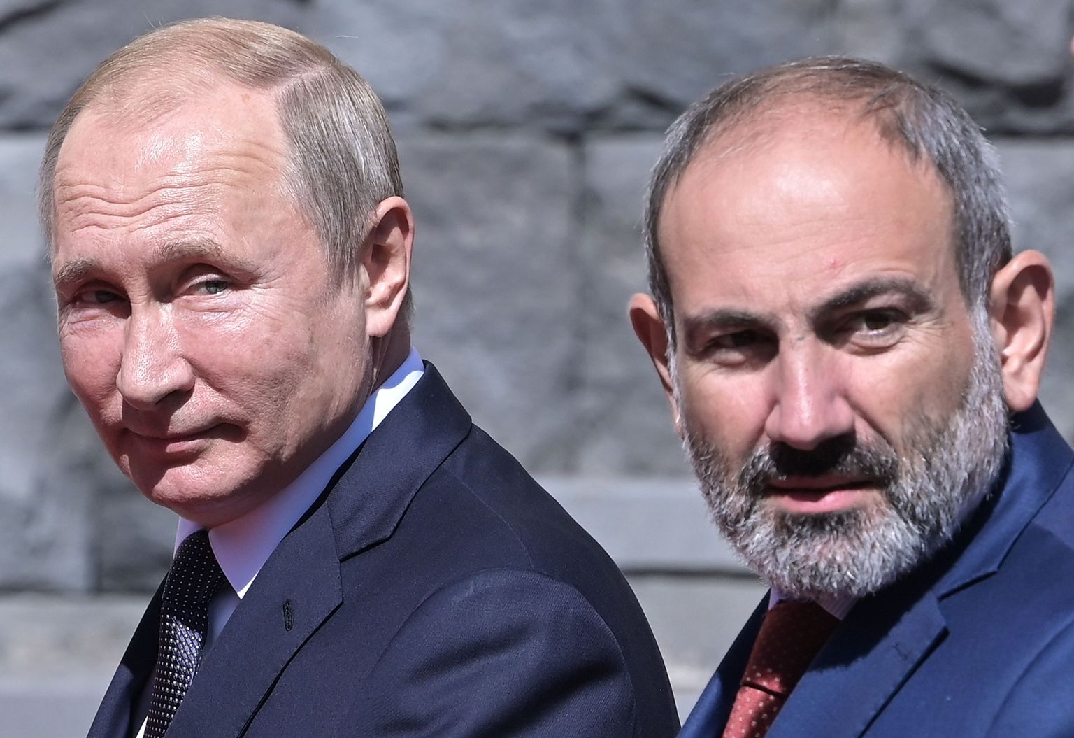 Krievijas prezidents Vladimirs Putins un Armēnijas premjerministrs Nikols Pašinjans