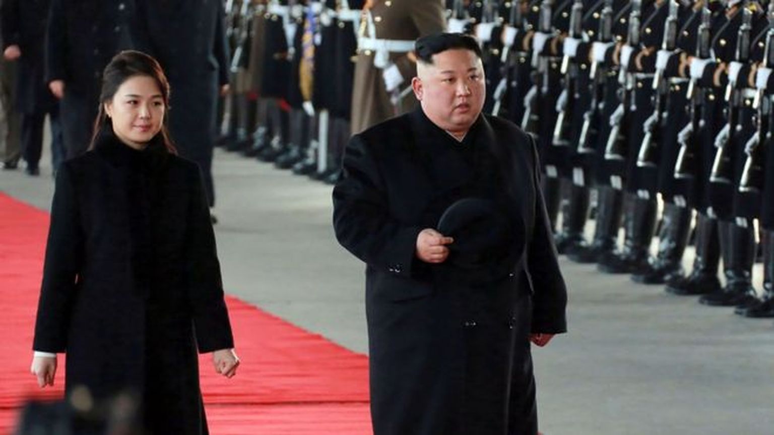 Ким Чен Ын и "Уважаемая первая леди" в Пекине
