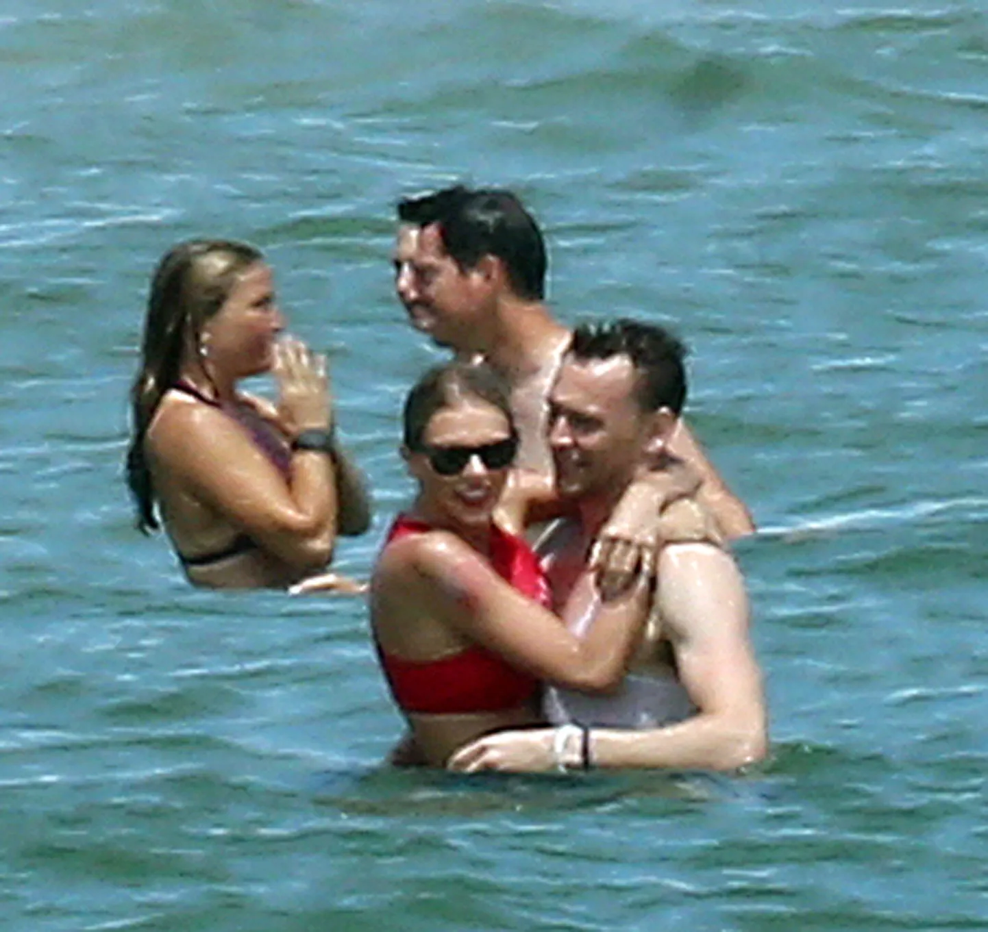 Taylor Swift, Tom Hiddleston, Cara Delevinge, Karlie Kloss, Ruby Rose, Blake Lively, Ryan Reynolds ja Gigi Hadid