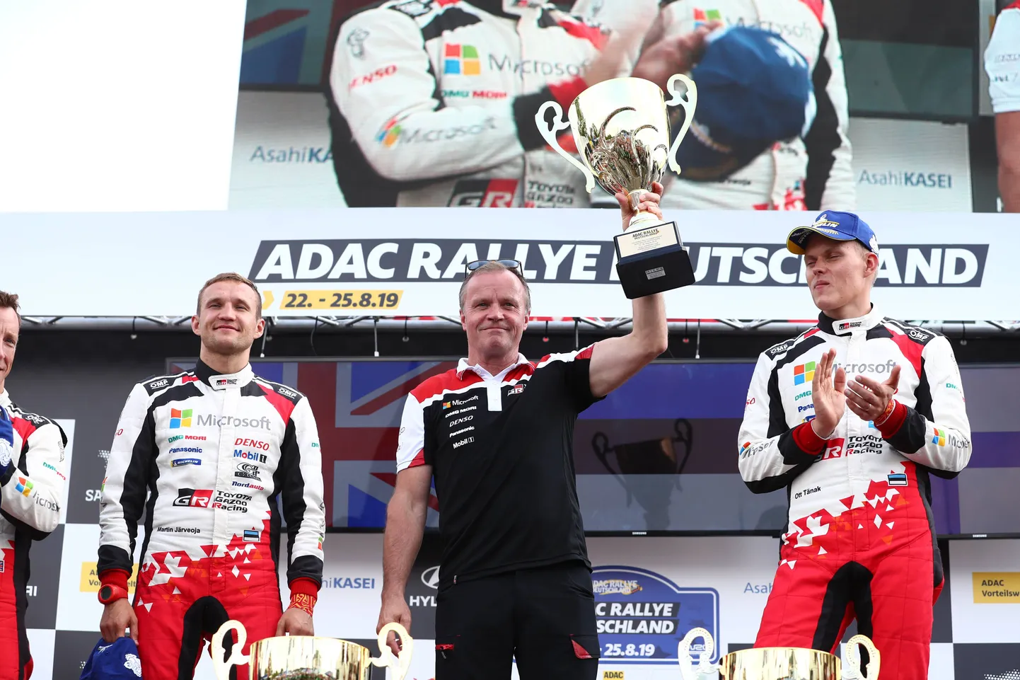 Tommi Mäkinen (keskel) sai sel hooajal Ott Tänaku (paremal) ja Martin Järveoja kõrval sageli püünel särada.