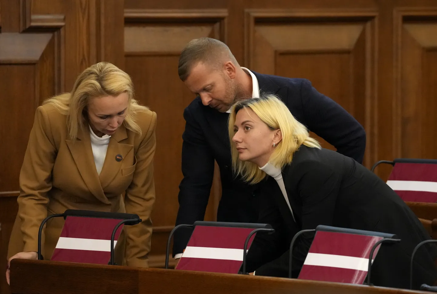 Stabiilsuse erakonna parlamendisaadikud: Natalja Martšenko-Jodko, Aleksejs Rosļikovs ja Svetlana Tšulkova.