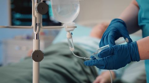 В Эстонии после застолья была госпитализирована вся семья: департамент предупреждает об опасности