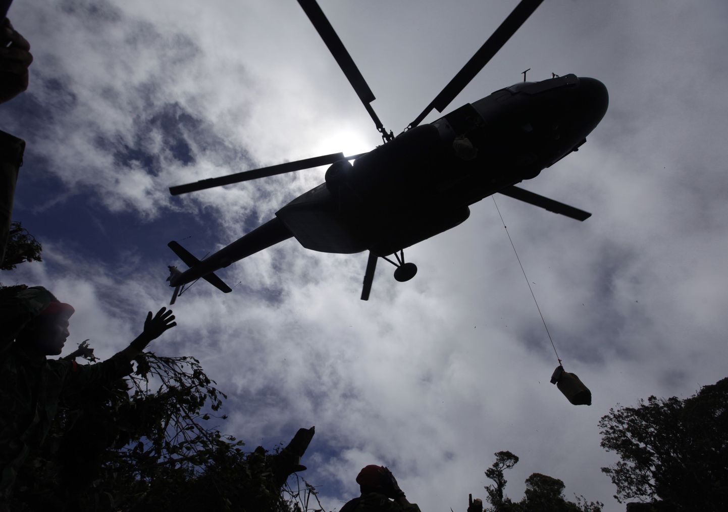 Päästehelikopteri rootor tekitas politseinikule raskeid kehavigastusi