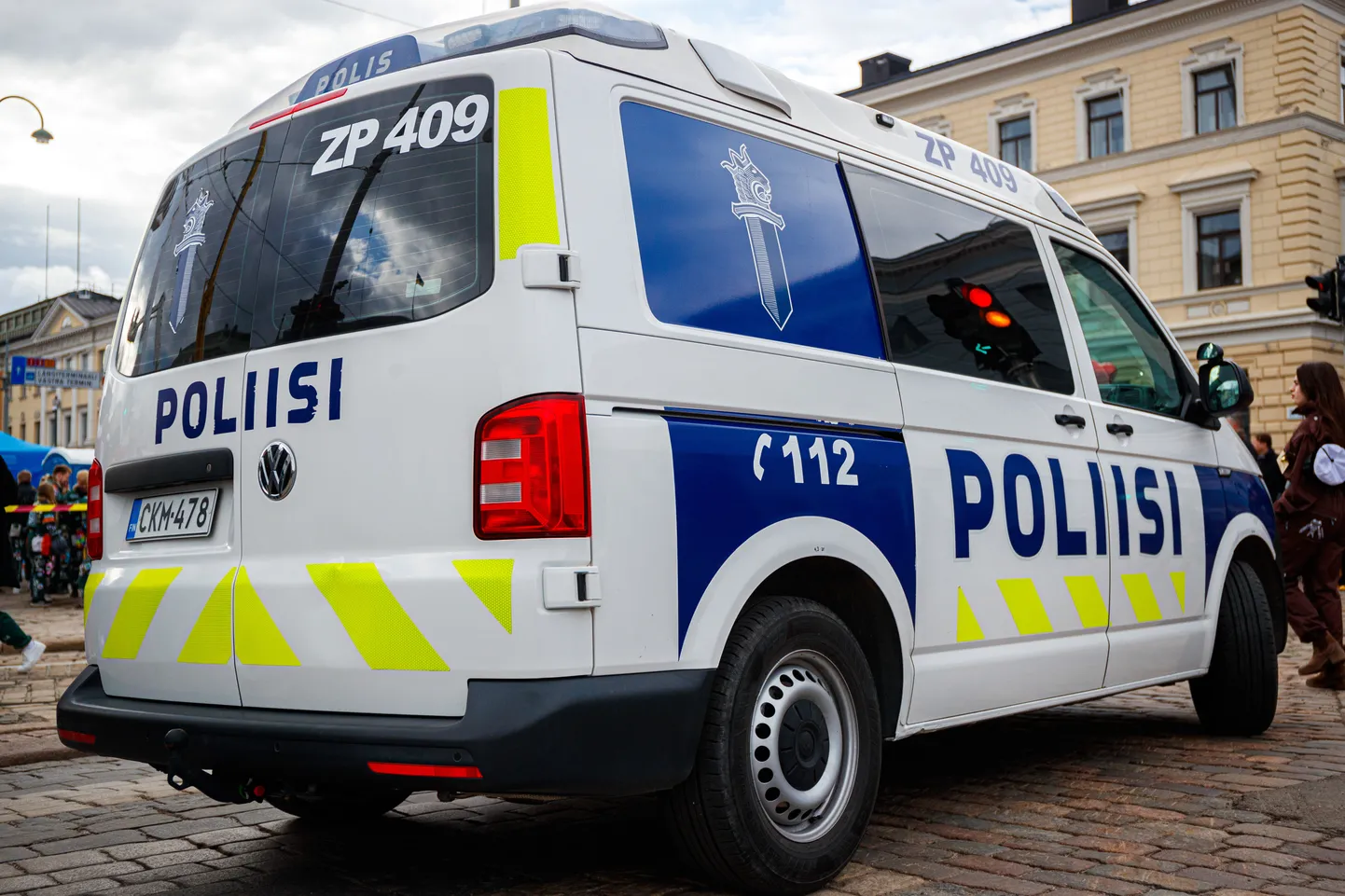 Politseibuss Helsingi tänaval. Foto pole kõnealuse juhtumiga seotud.
