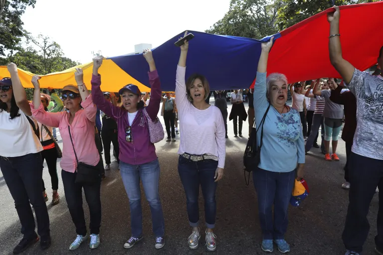 Venezuela oposistiooni toetajad eile Ft. Tiuna sõjaväebaasi juures Caracases.