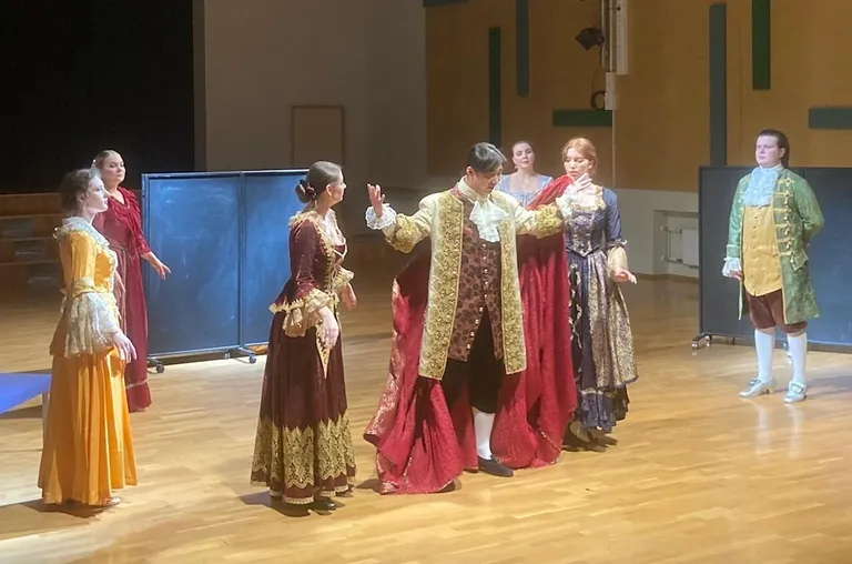 "Suveõhtu ooper" tõi lavale Eesti muusika- ja teatriakadeemia laulueriala tudengid Anastassia Danilenko, Naira Hatšaturjani, Viktoria Lykova, Birgita Palo, Melissa Purasoni, Ruyao Wangi ja Joosep Väli.