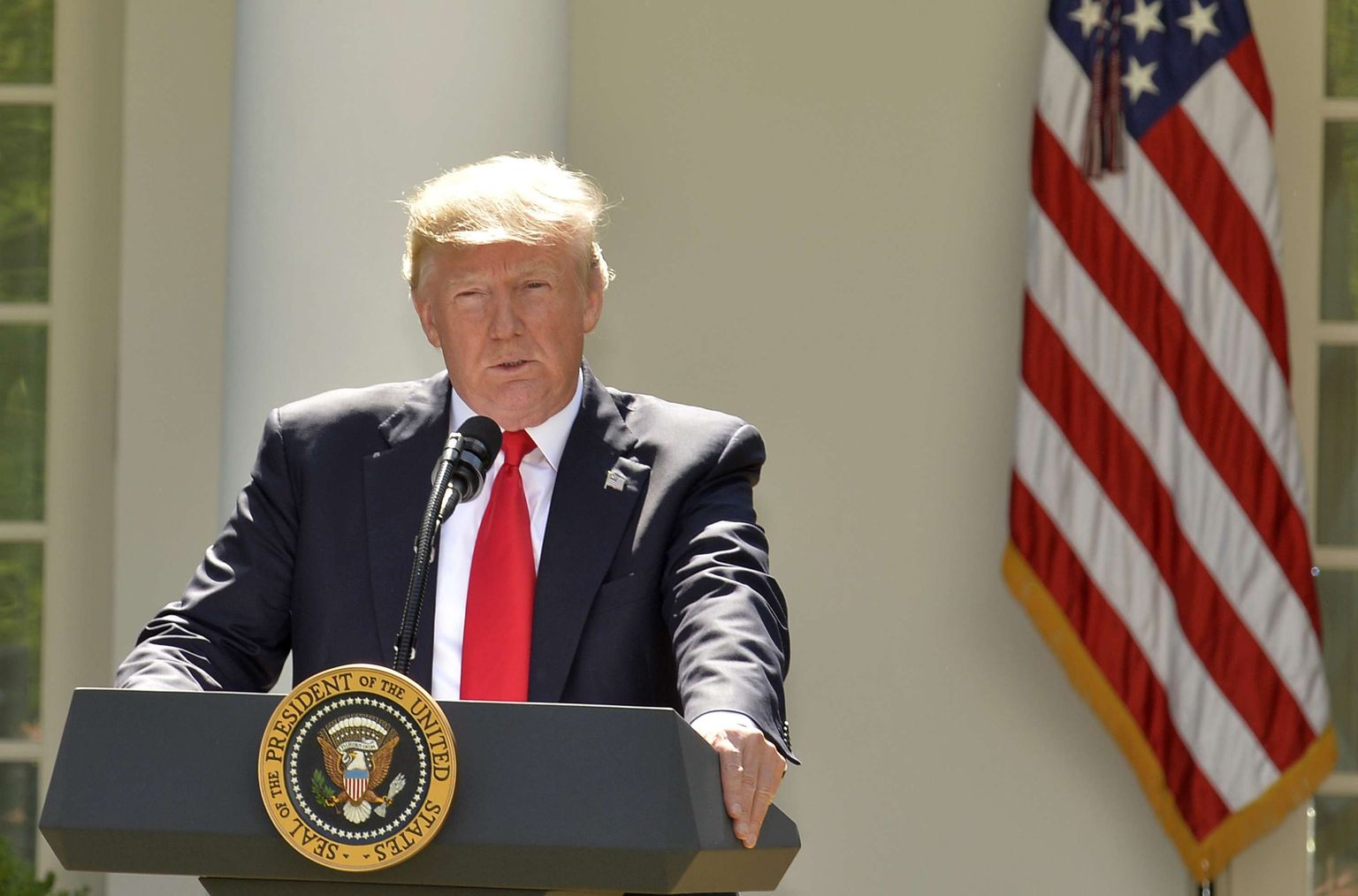President Donald Trump teatamas 2017. aastal USA lahkumisest Pariisi kliimaleppest.