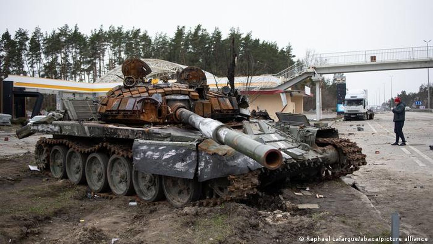 Уничтоженный российский танк (фото из архива)
