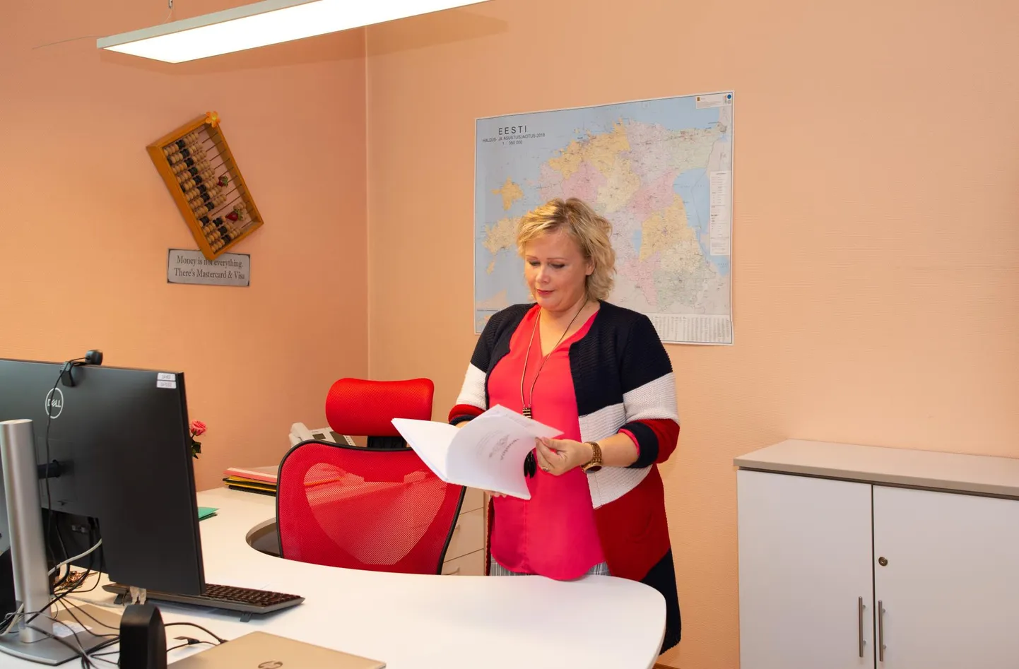 15 aastat Viljandi rahandusametit juhtinud Marika Aaso vahetab töökohta ning ning kabinet raekoja teisel korrusel jääb uut juhti ootama.