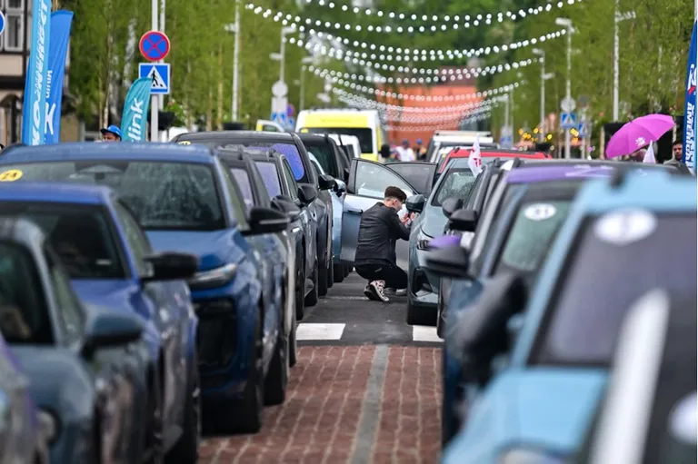 Võistlusest võttis osa enam kui 70 täiselektrilist autot.