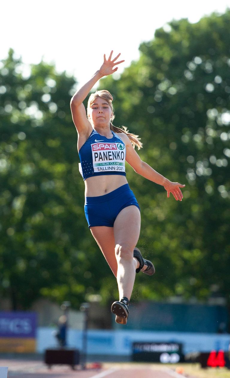 15-летняя Анна Паненко, установив личный рекорд в прыжках в длину, прошла в финал, где большинство конкуренток были старше ее на три-четыре года.