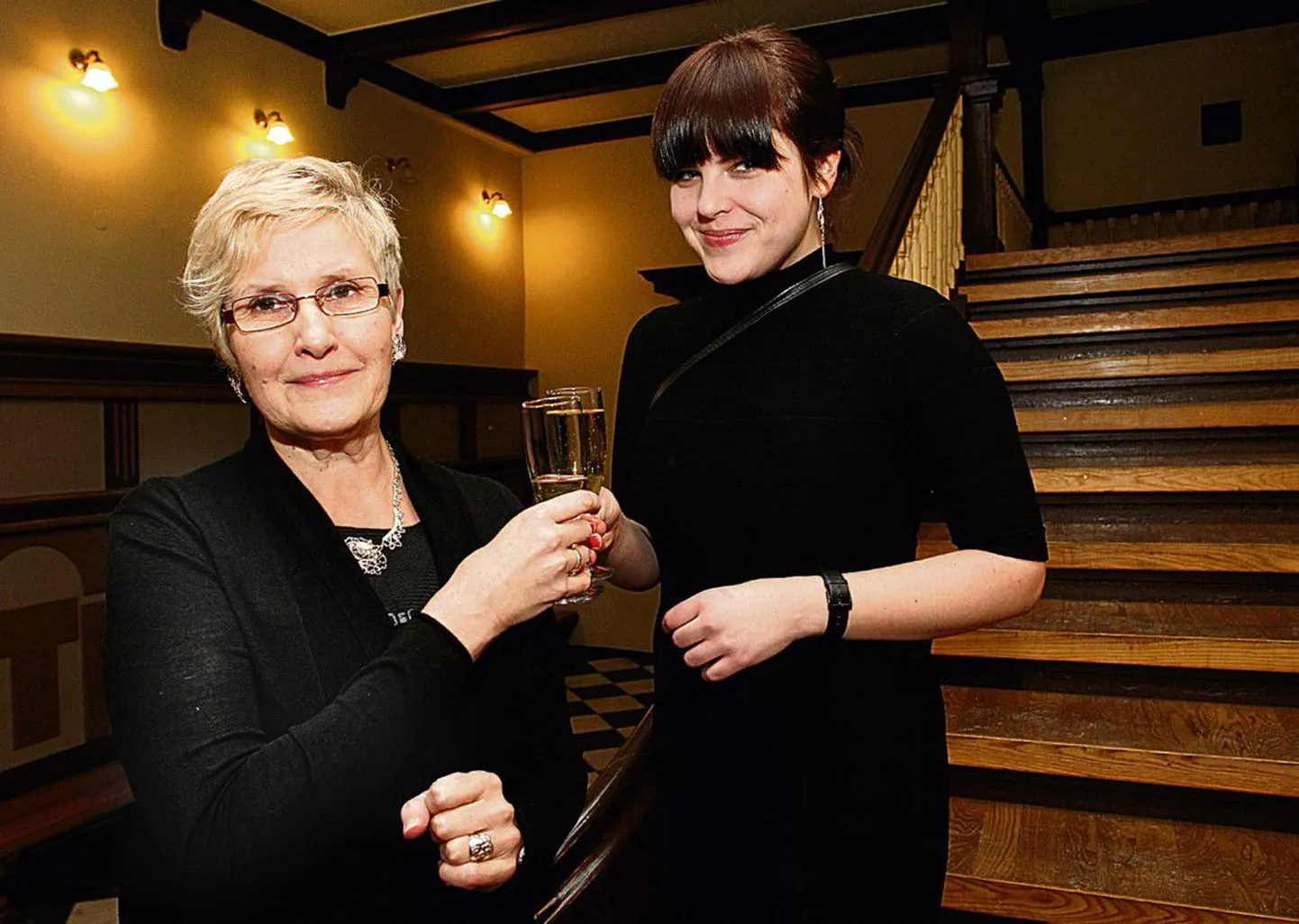 Tandem: Krista ja Kaisa Kaera ühistööks oli mitme «Harry Potteri» köite eestindamine. Pilt on tehtud äsjasel ­kirjastuse Varrak sünnipäevapeol.