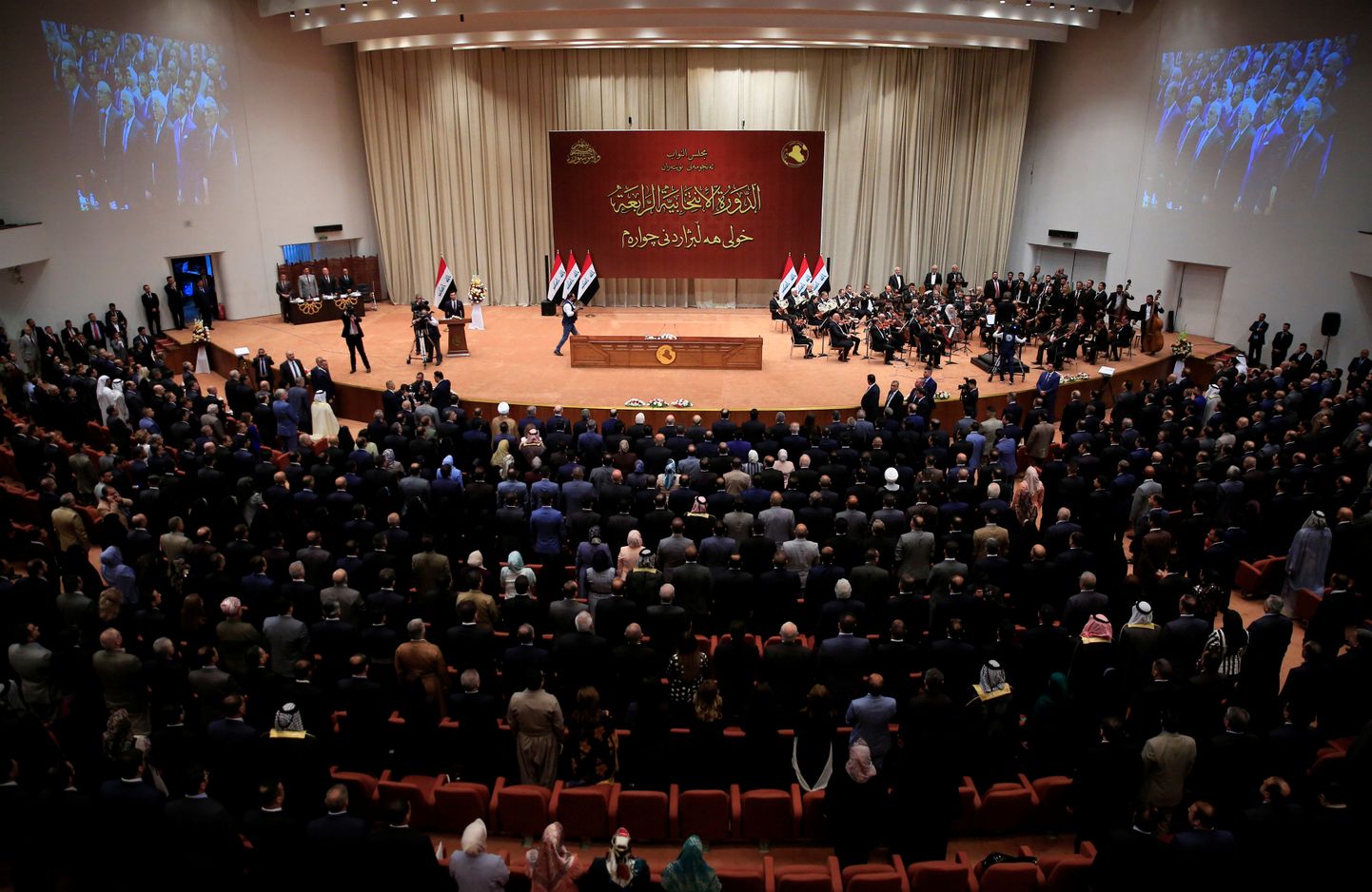 Iraagi parlamendiliikmete esimene kogunemine septembri alguses.