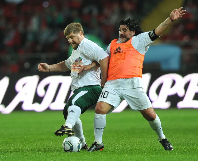 Ramzan Kadõrov ja Diego Maradona jalgpalli mängimas Foto: Scanpix