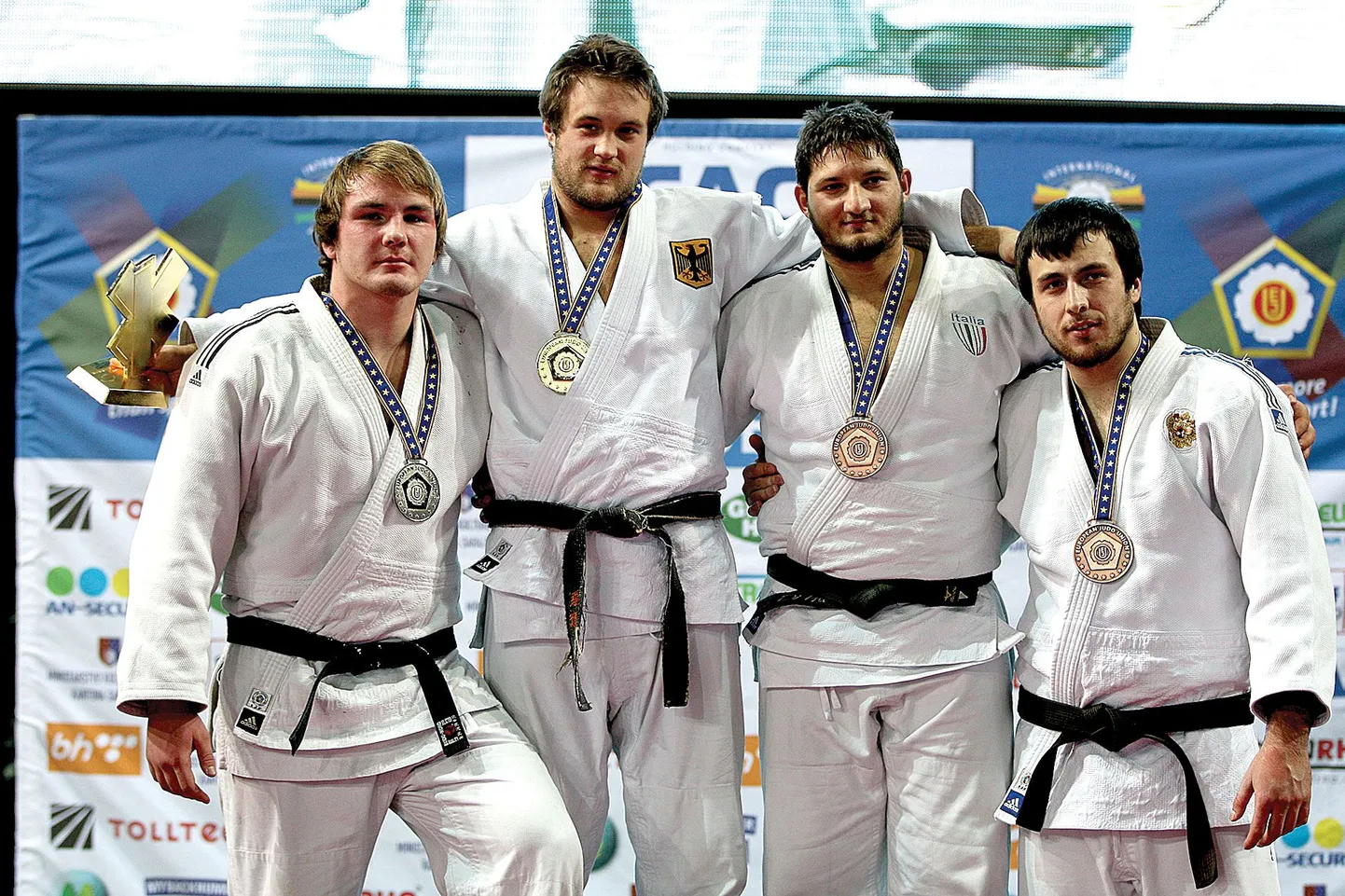 U23 Euroopa meistrivõistluste raskeimate meeste (üle 100 kg) parimad (vasakult): hõbedane Juhan Mettis, kuldne sakslane Andre Breitbarth ning pronksised Domenico di Guida Itaaliast ja Renat Saidov Venemaalt.