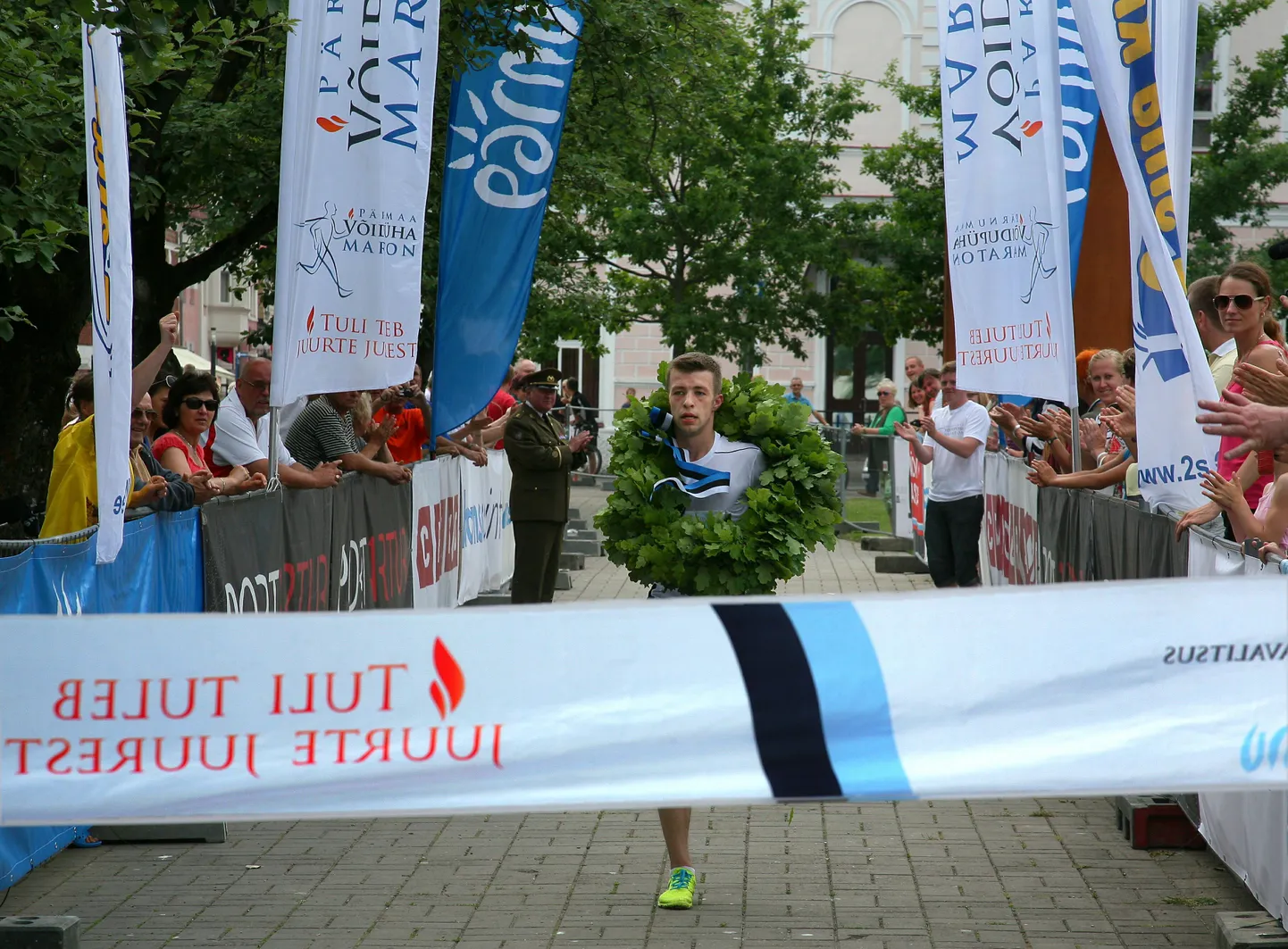 Täna toimus Pärnumaal teine võidupüha maraton. Peale klassikalise maratonidistantsi võisteldi ka poolmaratonis. Tervisesportlastele oli avatud kepikõnnirada. Maratoni võitja Indrek Ilumäe.