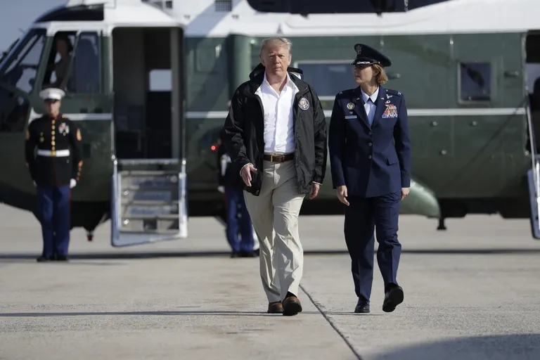 President Donald Trump lendas Põhja-Carolinasse.