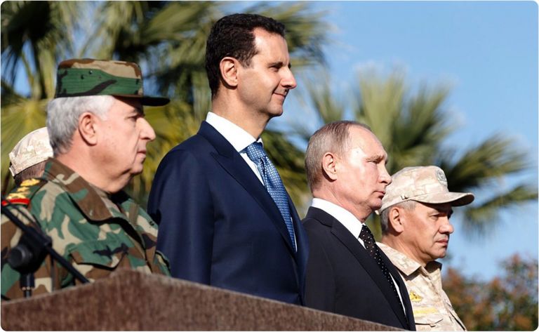 Bashar al-Assad, Vladimir Putin ja Sergei Šoigu Hmeimimi õhujõudude baasis Süürias.
