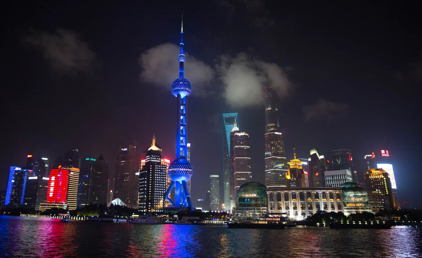 Одно из самых ярких впечатлений – ночной Шанхай.