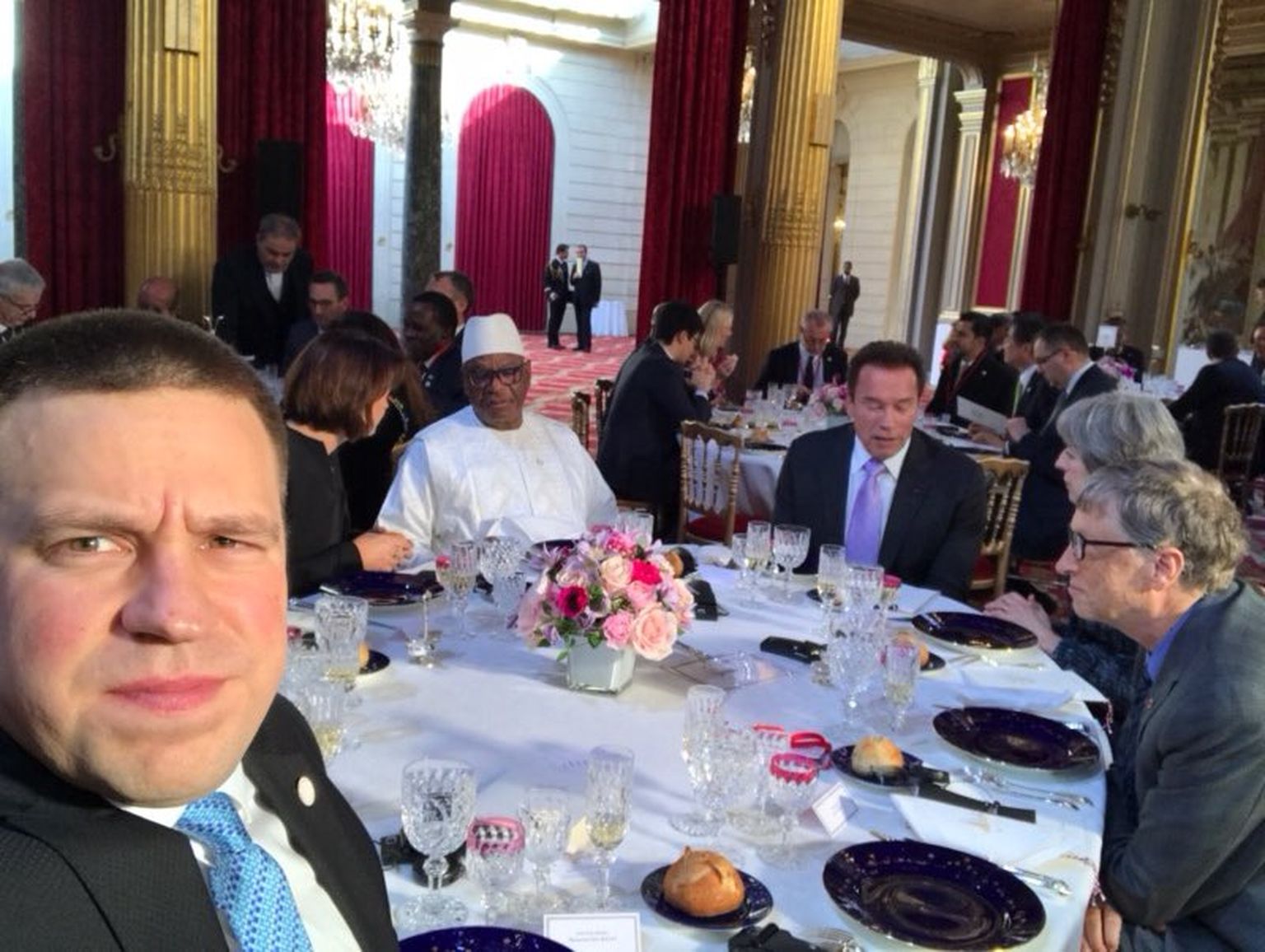 Jüri Ratas sõi koos Arnold Schwarzeneggeri, Theresa May ning Bill Gatesiga lõunat.