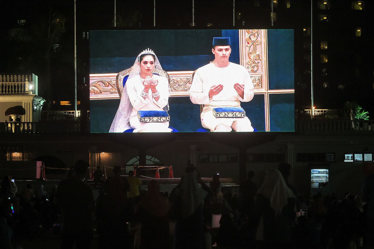 Printsess Tunku Tun Aminah Sultan Ibrahimi ja 28-aastane Dennis Muhammad Abdullah abielutseremoonia.