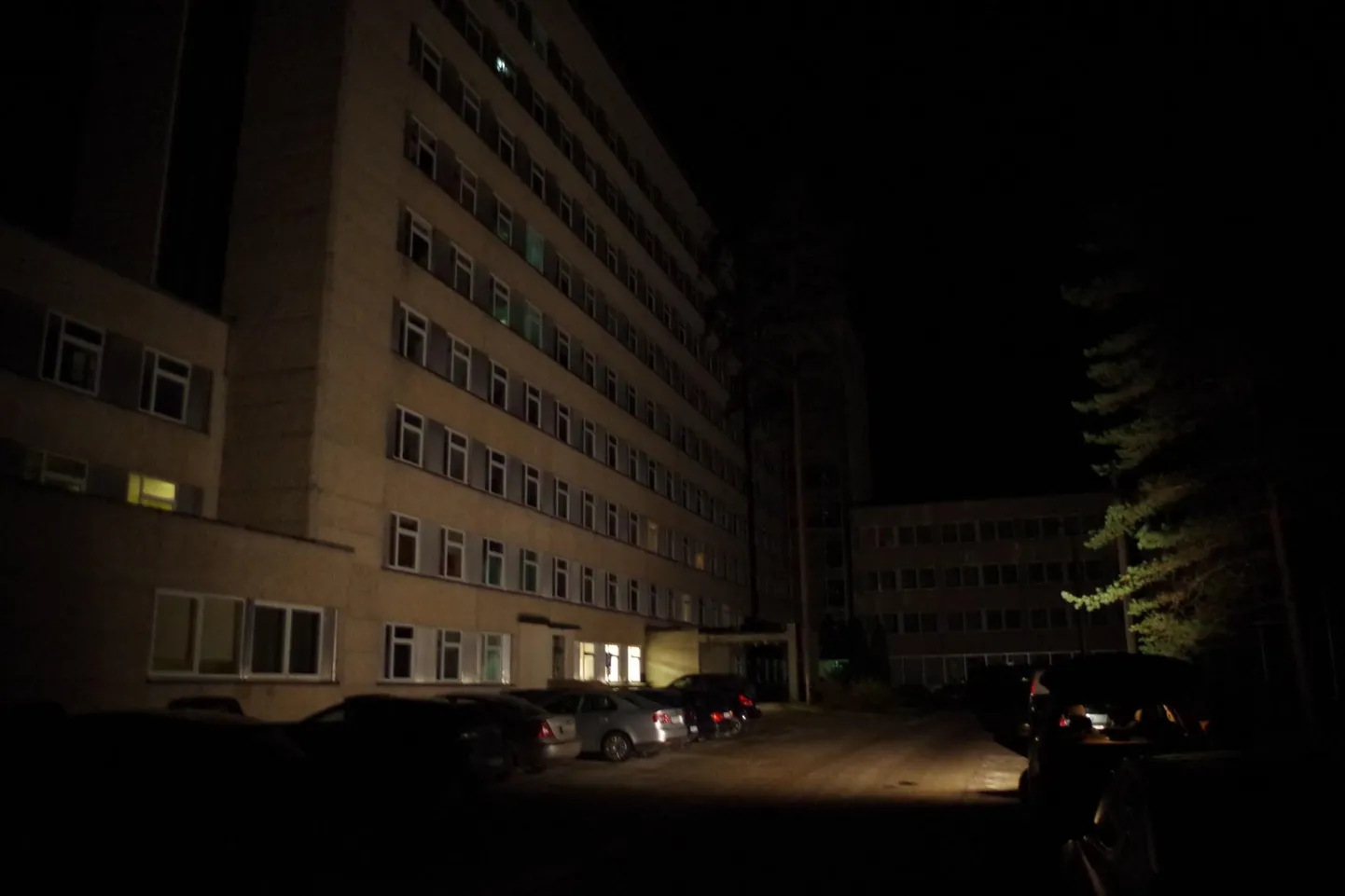 Võru haiglas on näha valgust, kostab generaatori undamist.