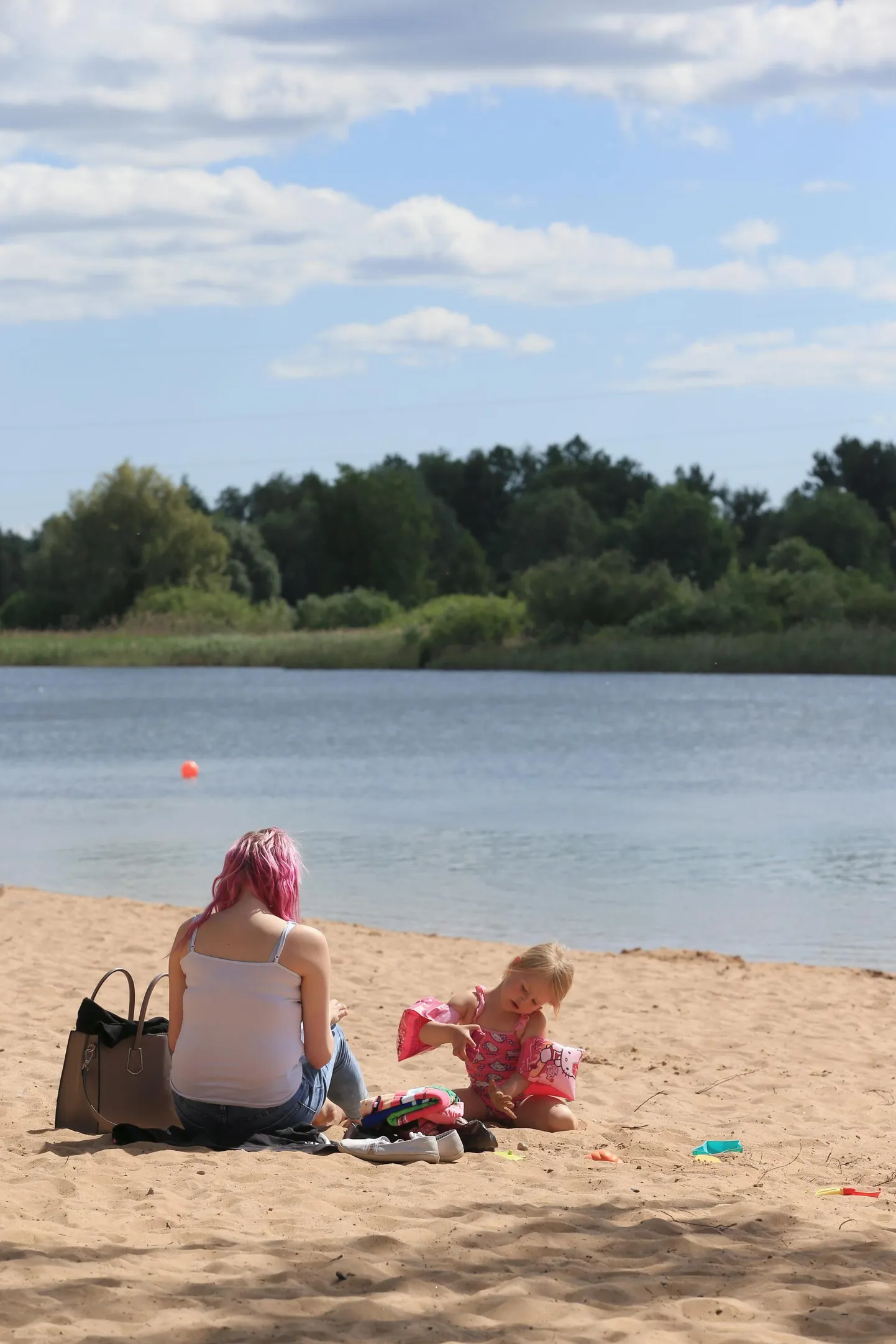 Avalikes supluskohtades on vee kvaliteet kontrollitud, teistes peavad inimesed ise vee puhtust jälgima.