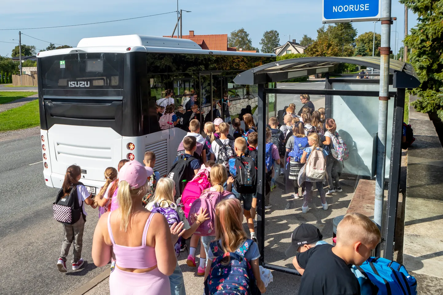 Linnaliinibussid on õpilasi täis nii hommikul kui ka pärast tundide lõppu.