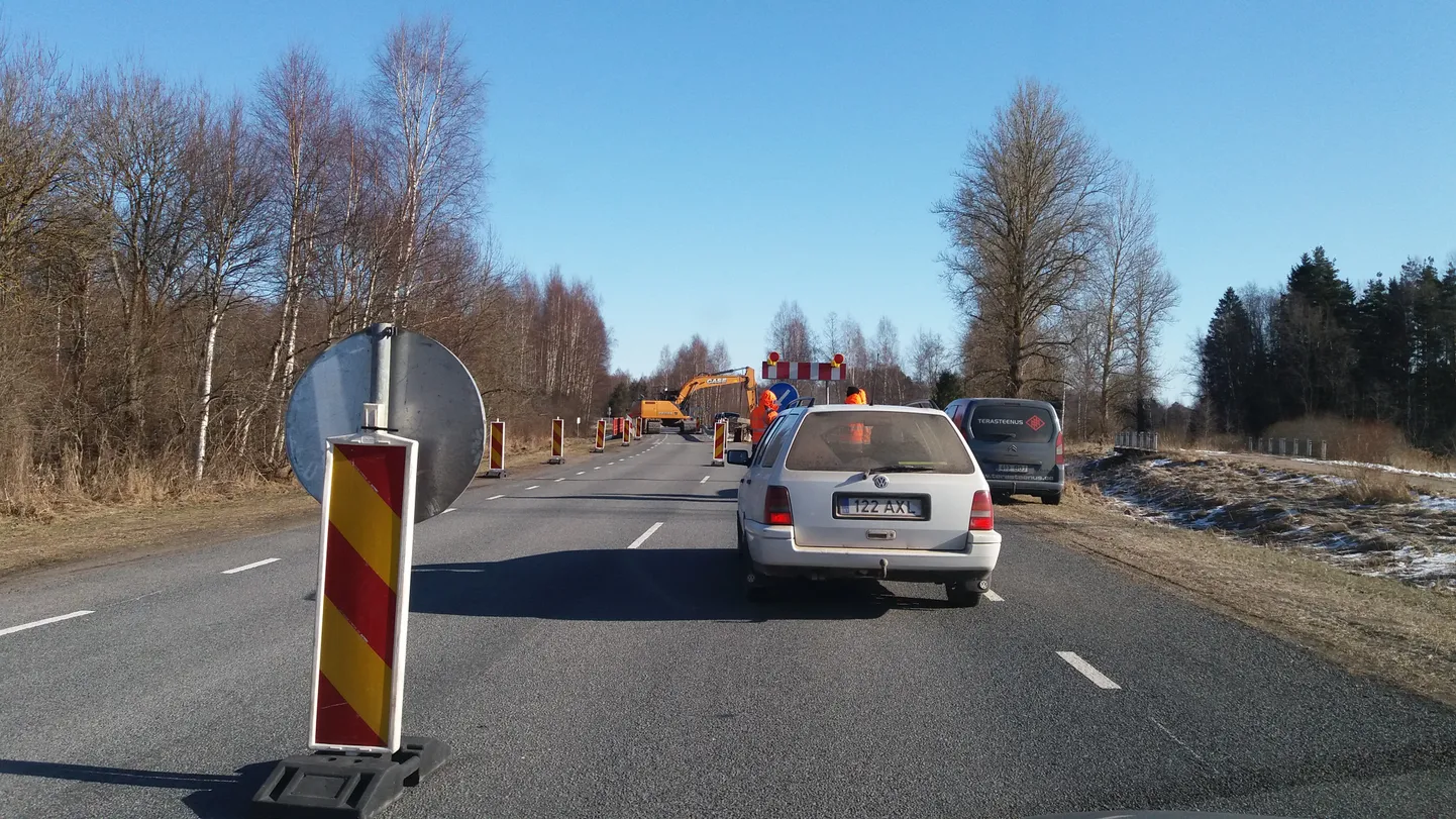 Ülemõisa silla remont algas üleeile, pilt on tehtud eile hommikul.