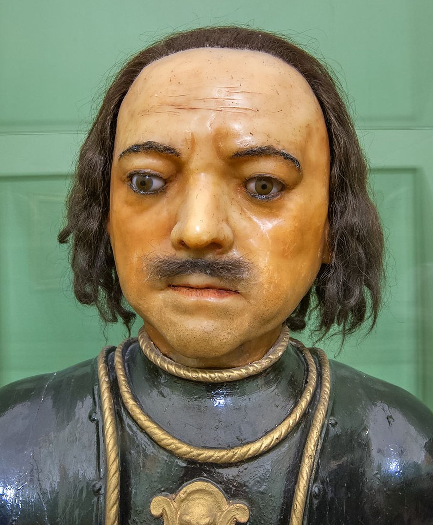 Peeter-Pauli kindluse õuel istuva kuju pea on modelleeritud Carlo Bartolomeo Rastrelli poolt veel tsaari eluajal tehtud kipsmaski järgi. Selle järgi on valmistatud ka see Ermitaaži vahakuju.