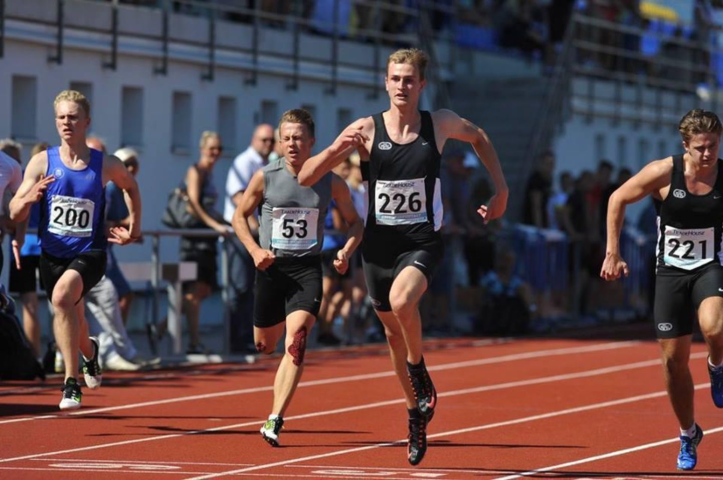 Rakverlased Robin Sapar (nr 226) ja Albert Annimäe (nr 221) on Eesti kaks väledamat kuni 18-aastast sprinterit.