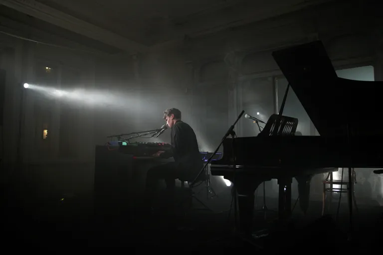Mūziķis Jānis Šipkēvics prezentē savu pirmo solo mini albumu Shipsea Kristiana Karla fon Stricka villā.