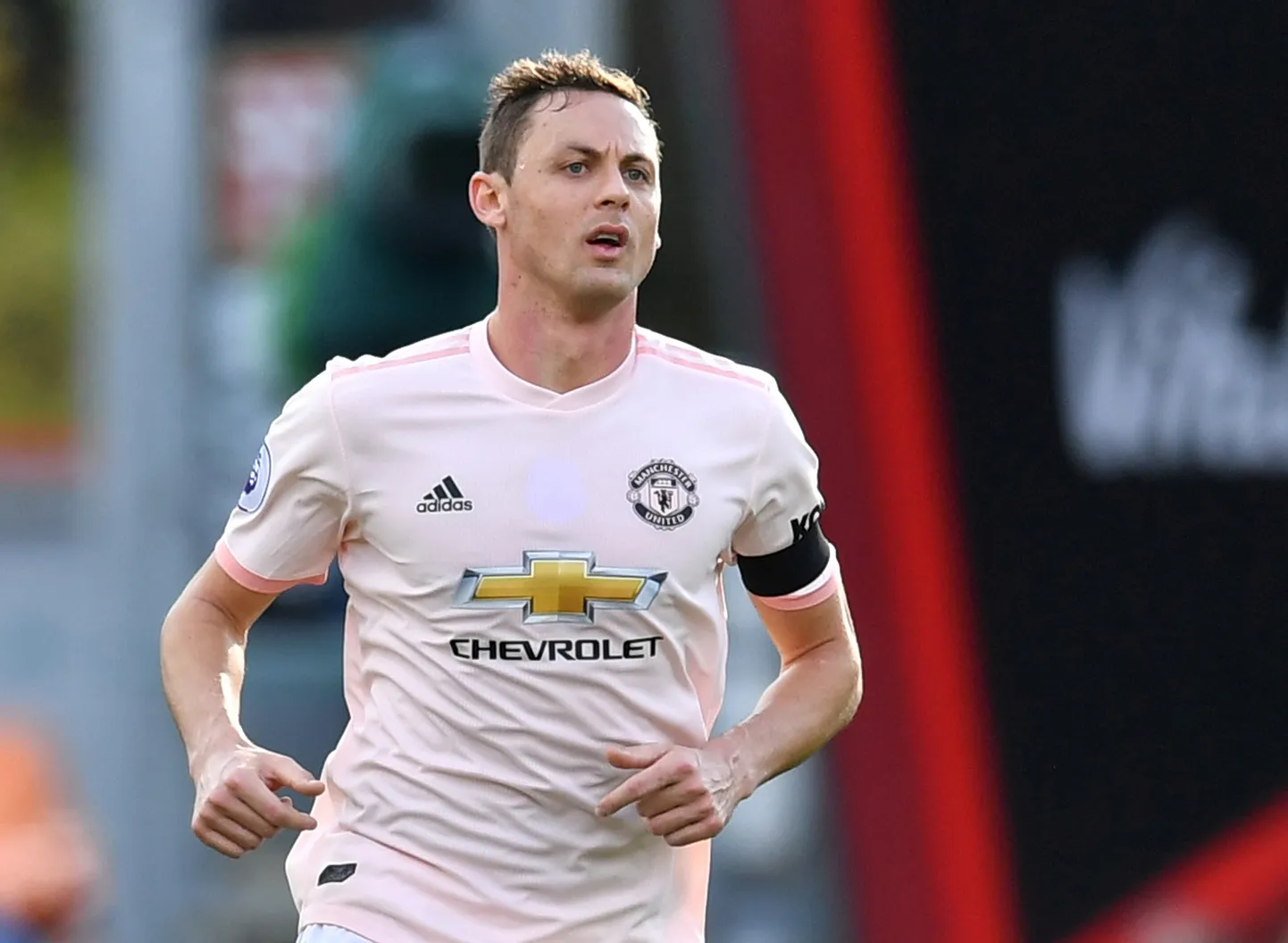 Nemanja Matic kandmas särki, millel pole rinnas mooni.