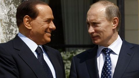 Берлускони назвал шуткой свои слова о том, что они с Путиным обменялись водкой и вином
