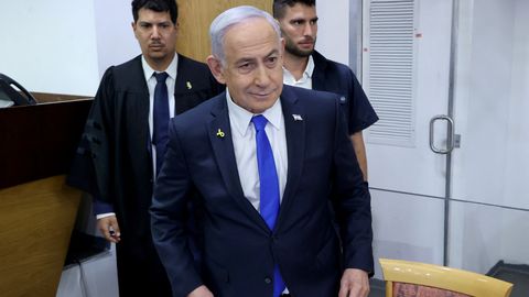 Netanyahu kohtus: milles süüdistatakse Iisraeli peaministrit?