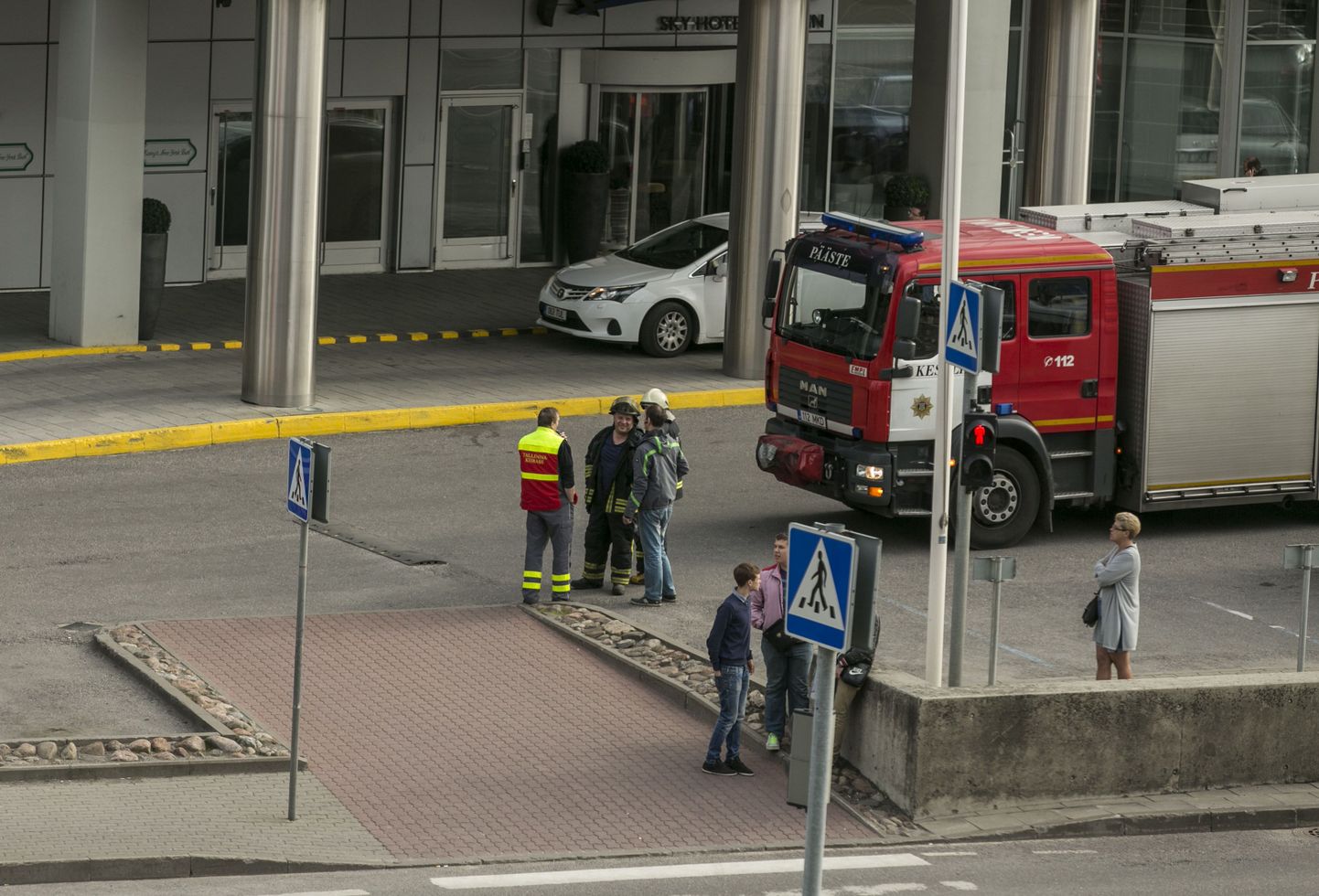 В Таллинне разбилась насмерть молодая женщина, упавшая с 24-го этажа отеля Radisson.