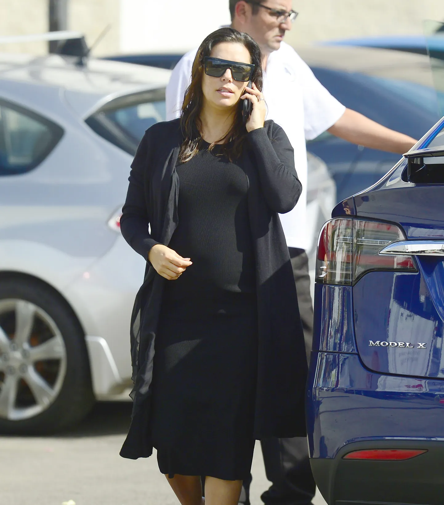 Eva Longoria on tundmatuseni muutunud ja näitab beebikõhtu