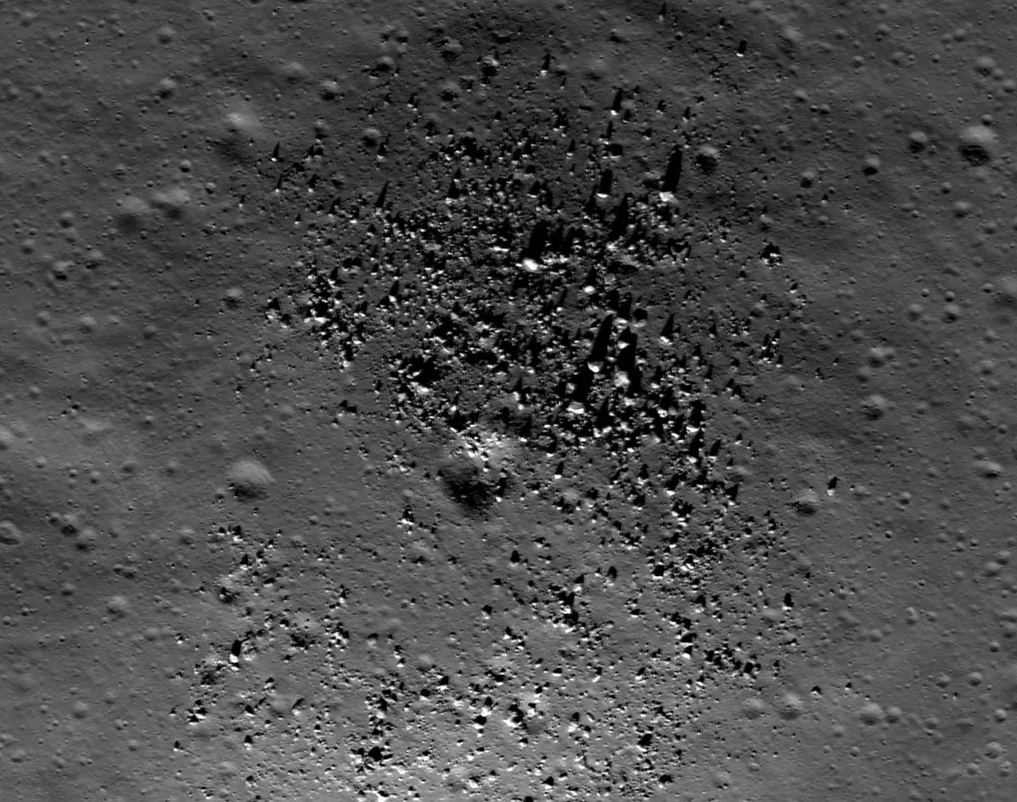 Tõendid näitavad, see Compton–Belkovichi kuumem piirkond Kuul võib olla vulkaanilist päritolu ja peidab endas radioaktiivset ainet.