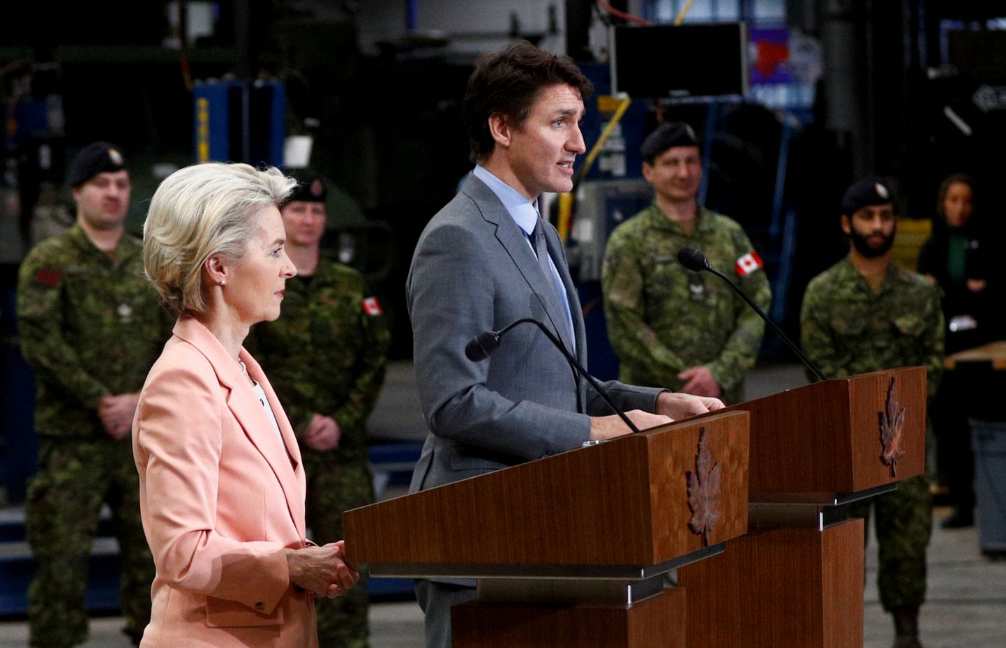 Euroopa Komisjoni president Ursula von der Leyen ja Kanada peaminister Justin Trudeau ühisel pressikonverentsil Kingstoni sõjaväebaasis Ontarios.